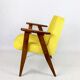 Fauteuil 366 en velours jaune de Józef Chierowski, années 1970