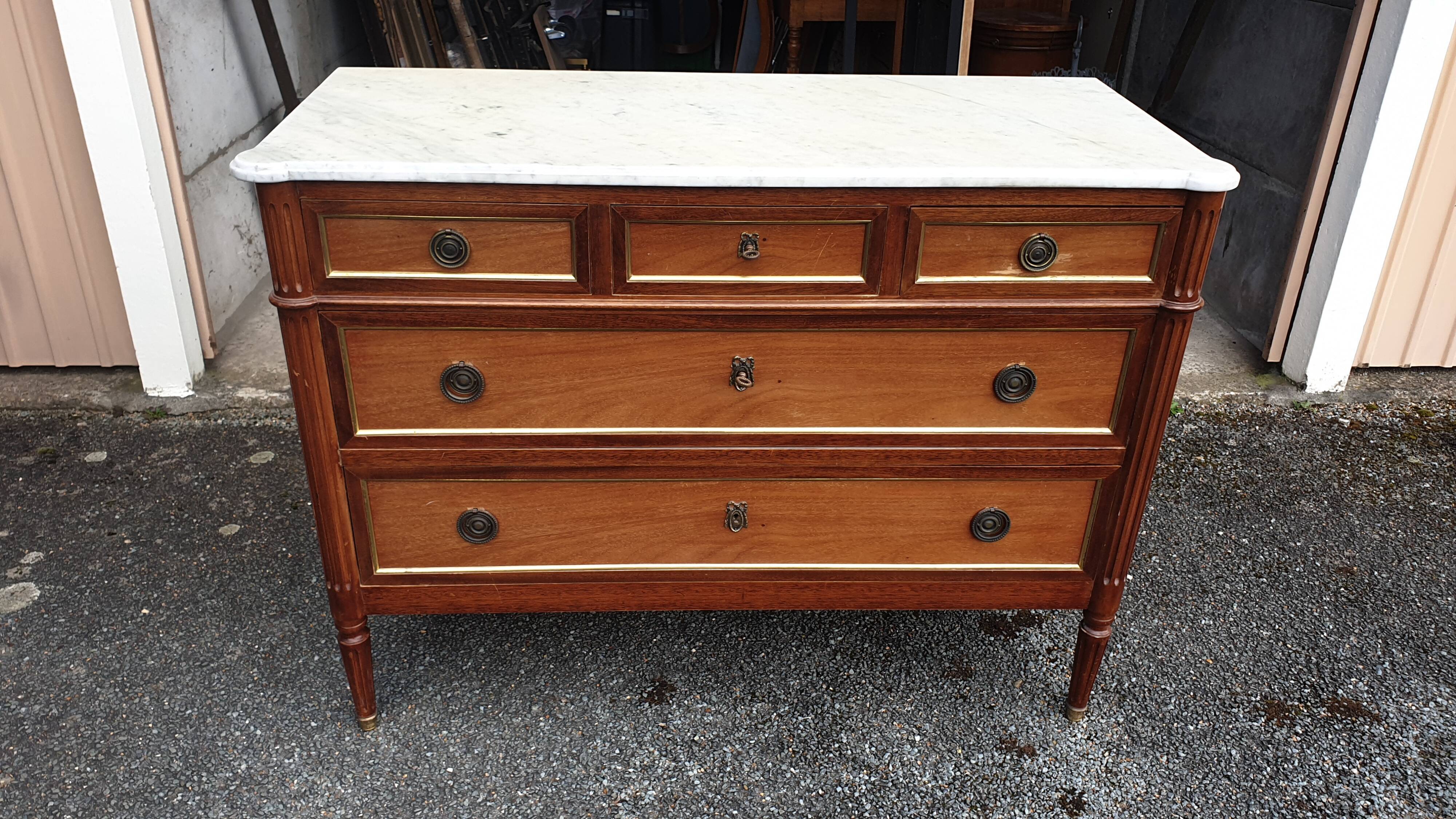 Louis XVI accajou chest of drawers and white marble