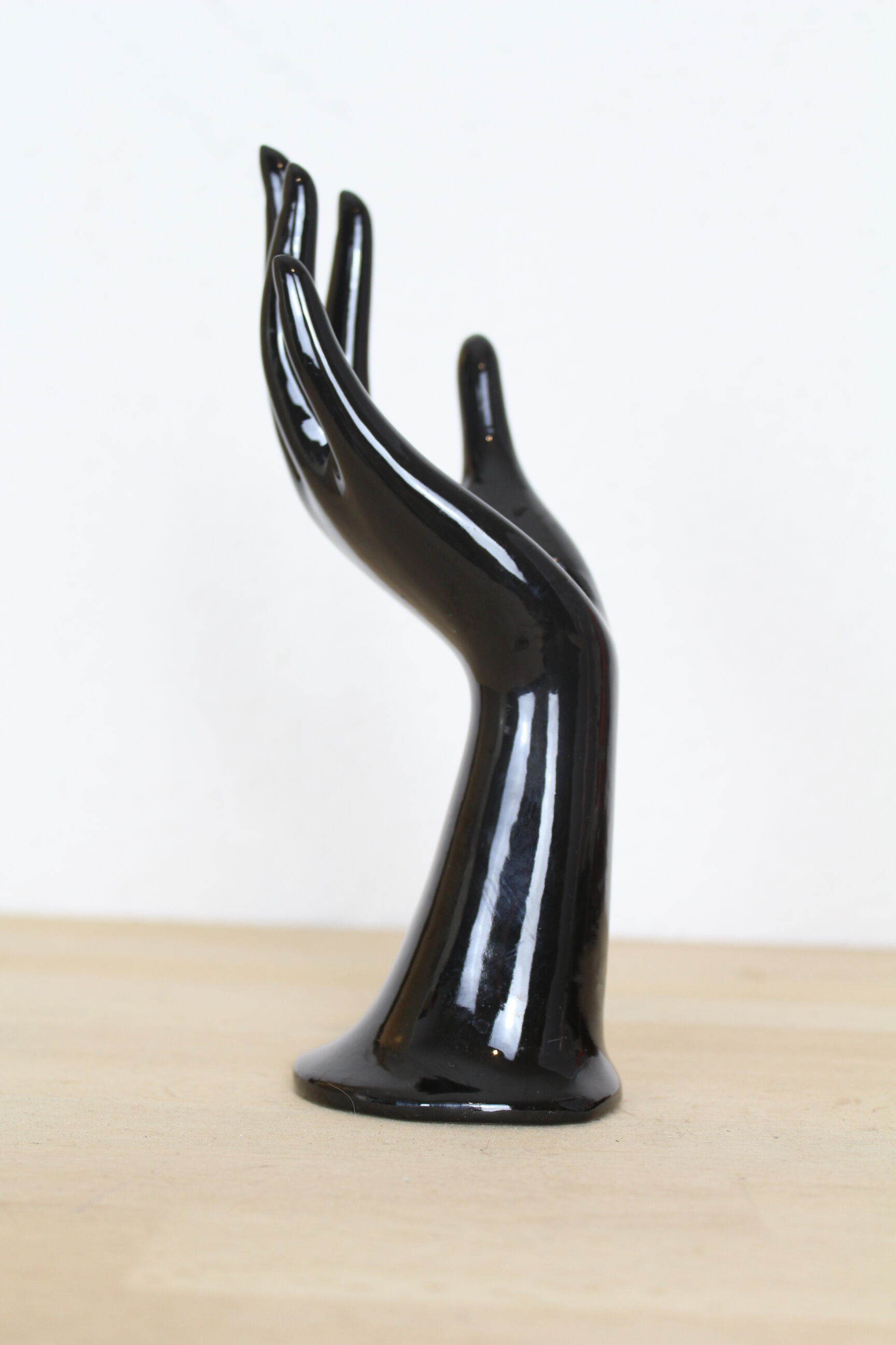 Main soliflore baguier en céramique noire