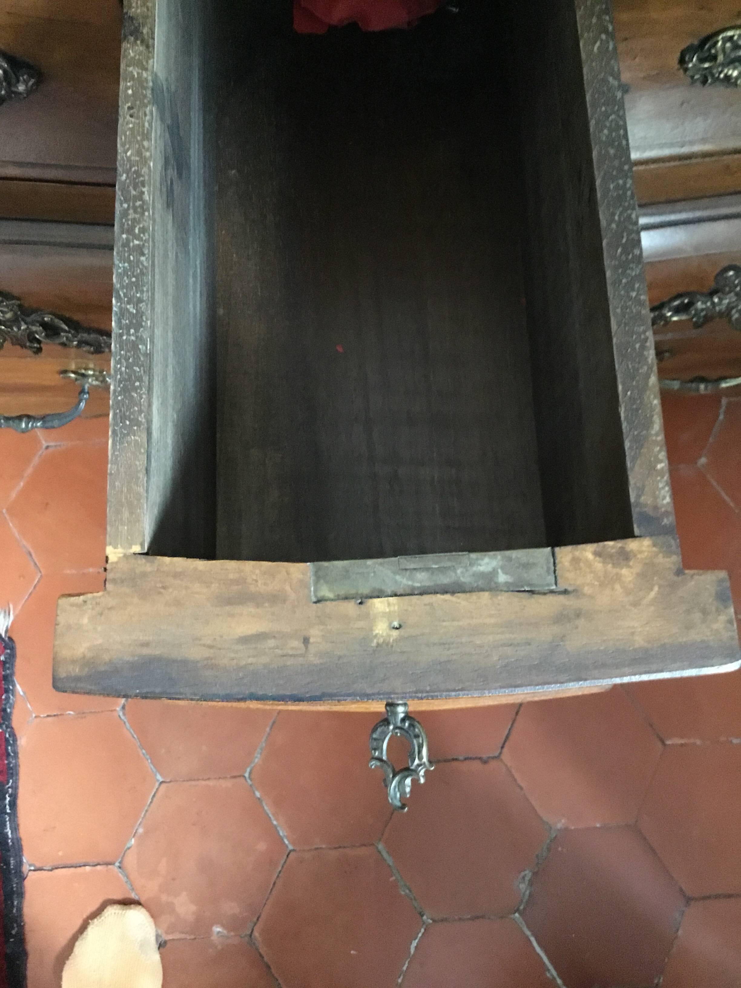 Louis XV style tomb chest of drawers with 5 drawers