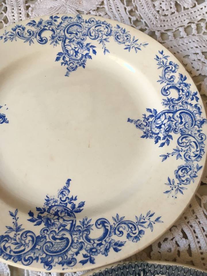 Six flowery old plates in green and blue