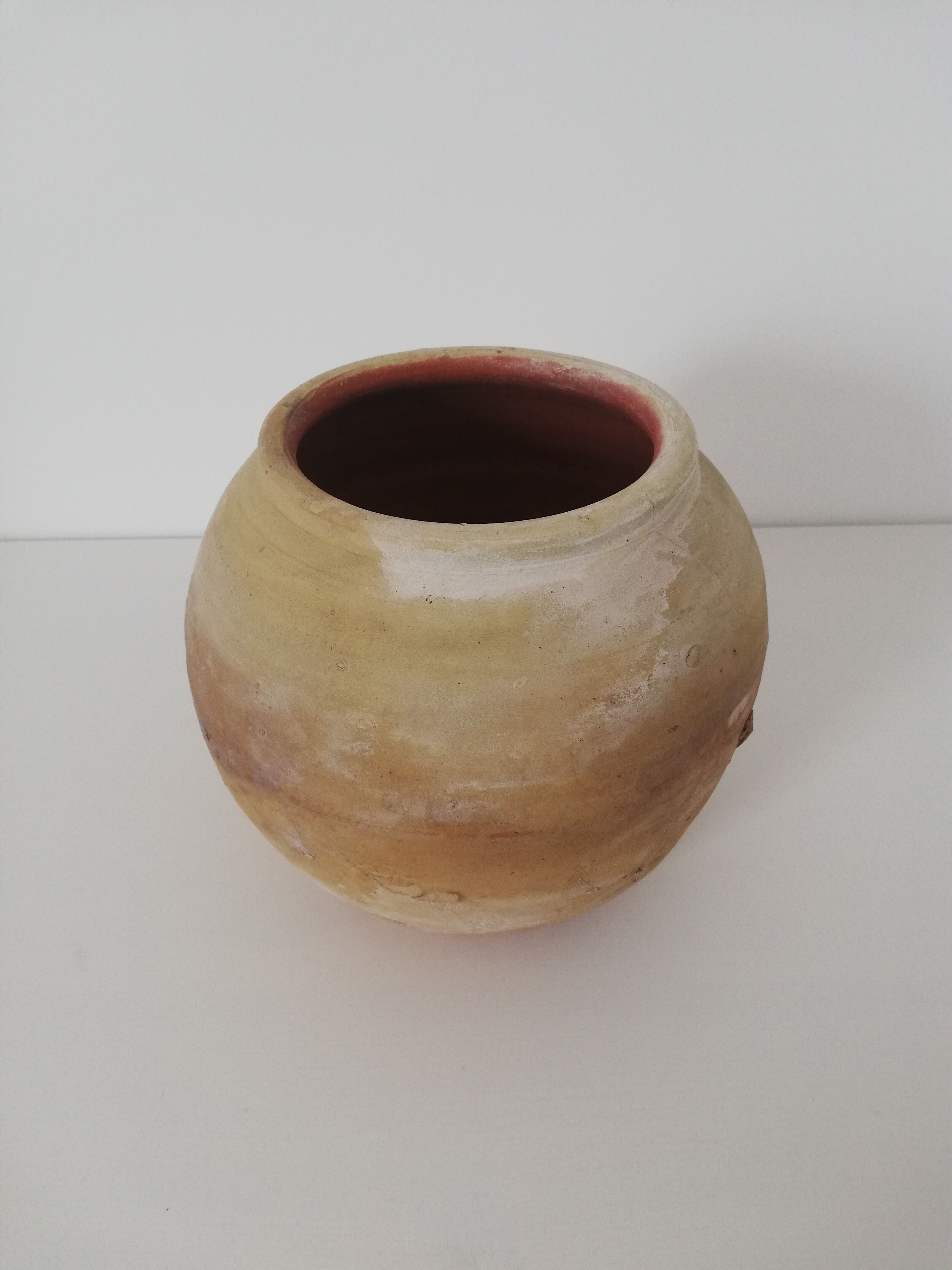 Earthen pot