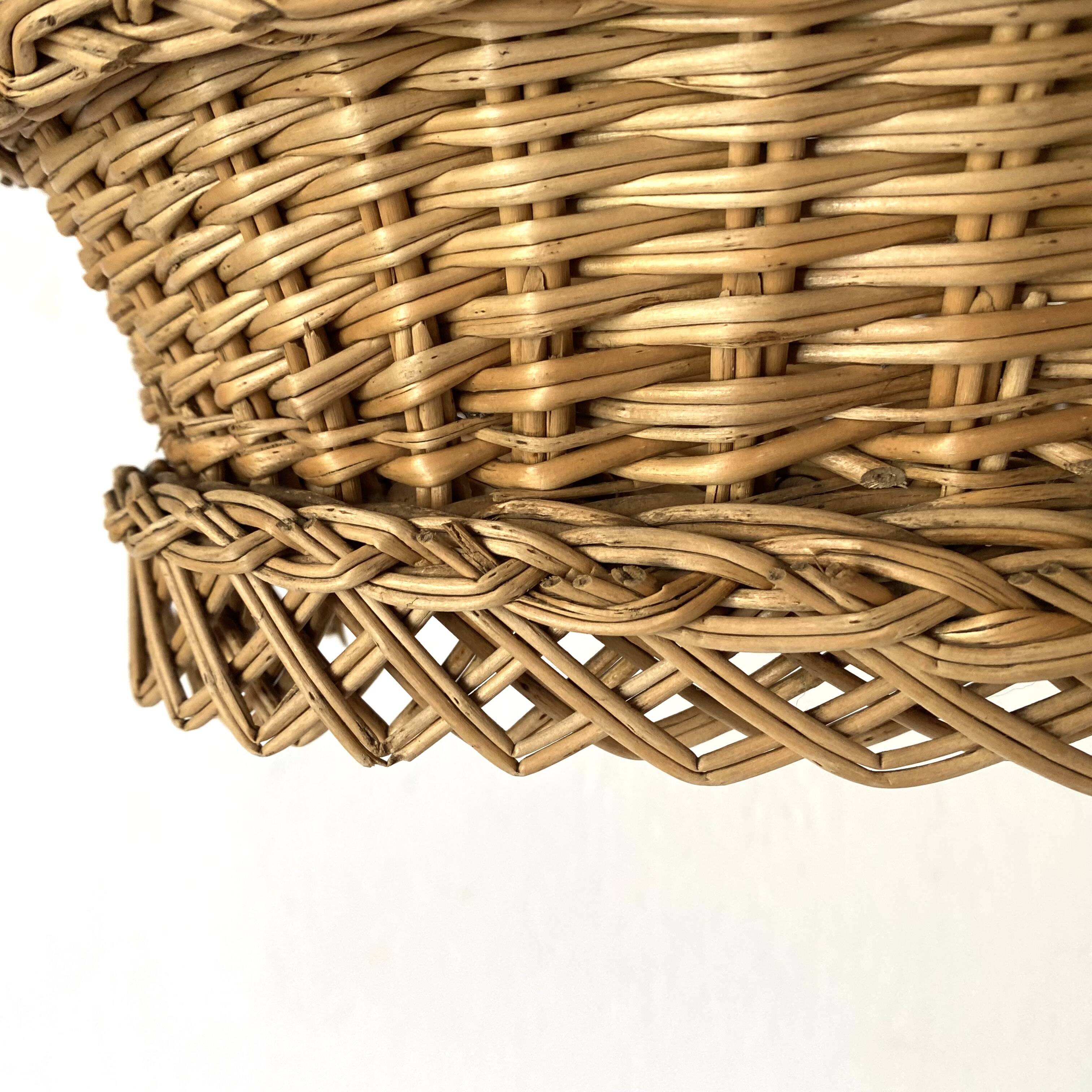 Woven wicker bread or fruit basket