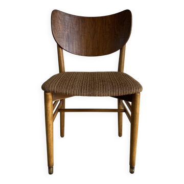 Une chaise de Niels et Eva Koppel