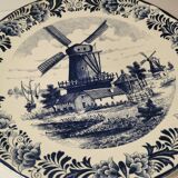 Plat en faïence delft à décor d'un moulin fin xixe début xxe diamètre 39 cm