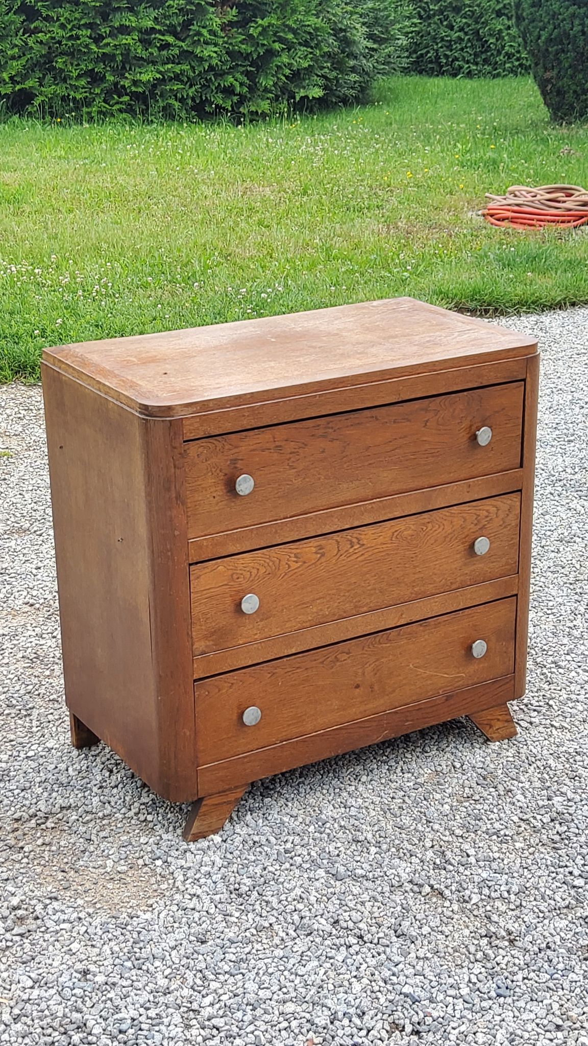 Commode vintage en chêne pieds compas 3 tiroirs des années 50