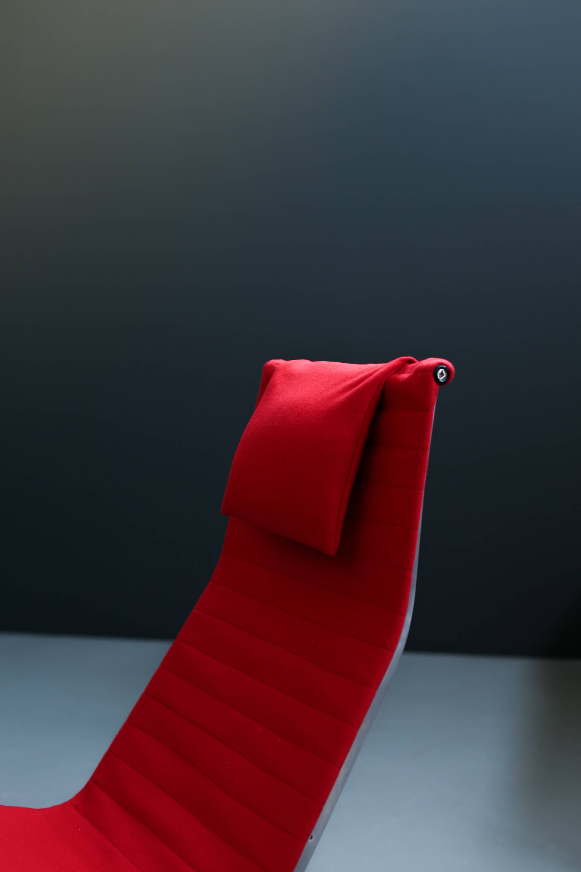 Aluminum Lounge Chair EA125 by Charles & Ray Eames for HERMAN MILLER