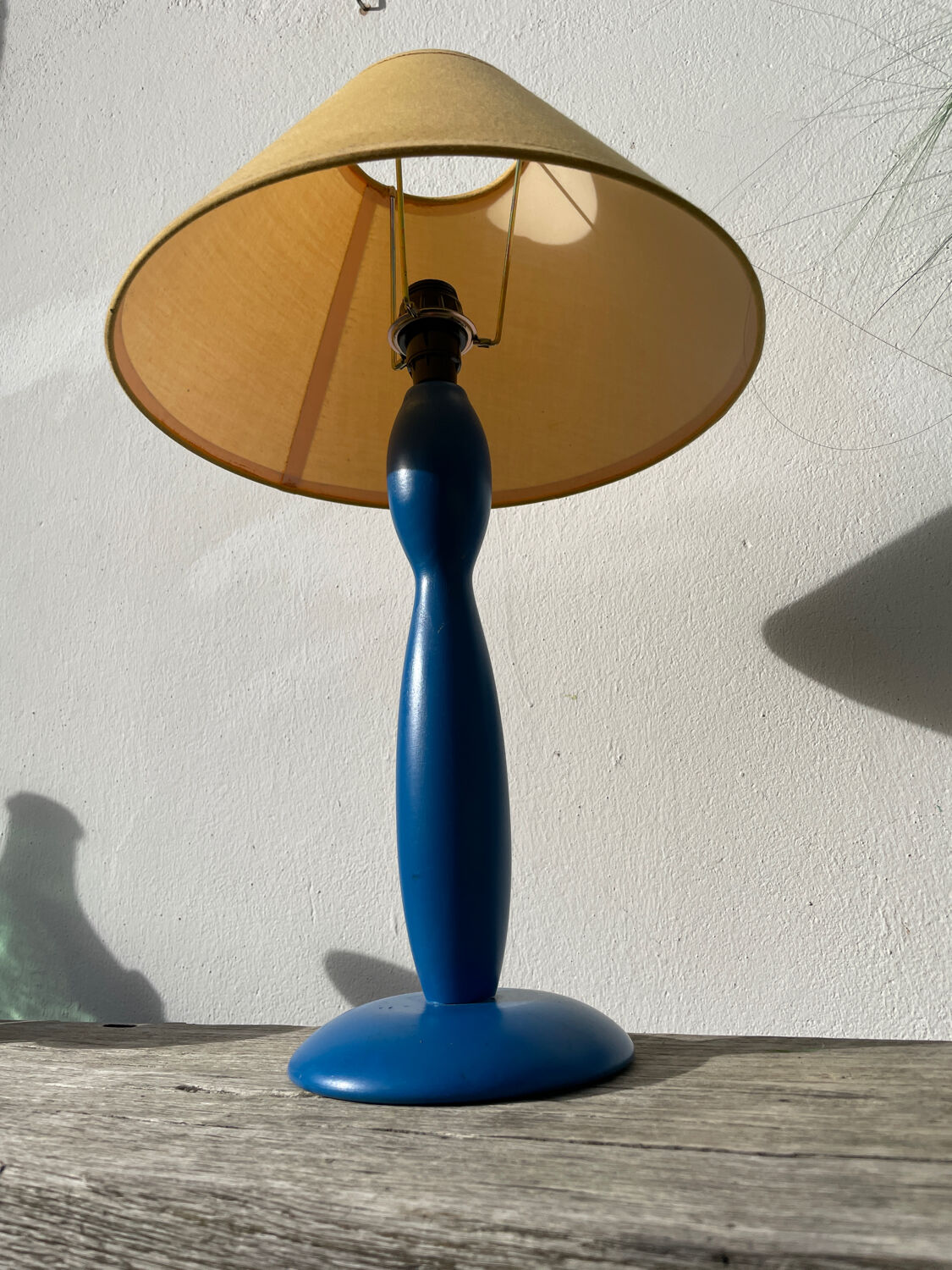 Blue and yellow turned wood lamp SCE 1990