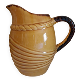 Old slipware jug Bandeau