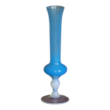 Vase en opaline bleu