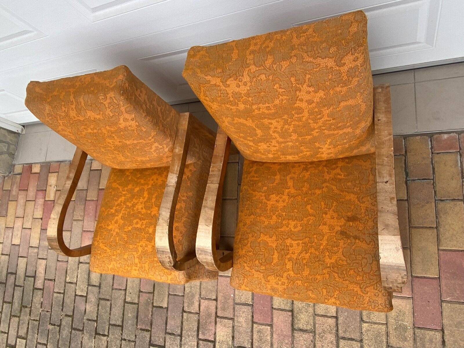 Set of Art Deco Italian chairs in walnut, 1920s