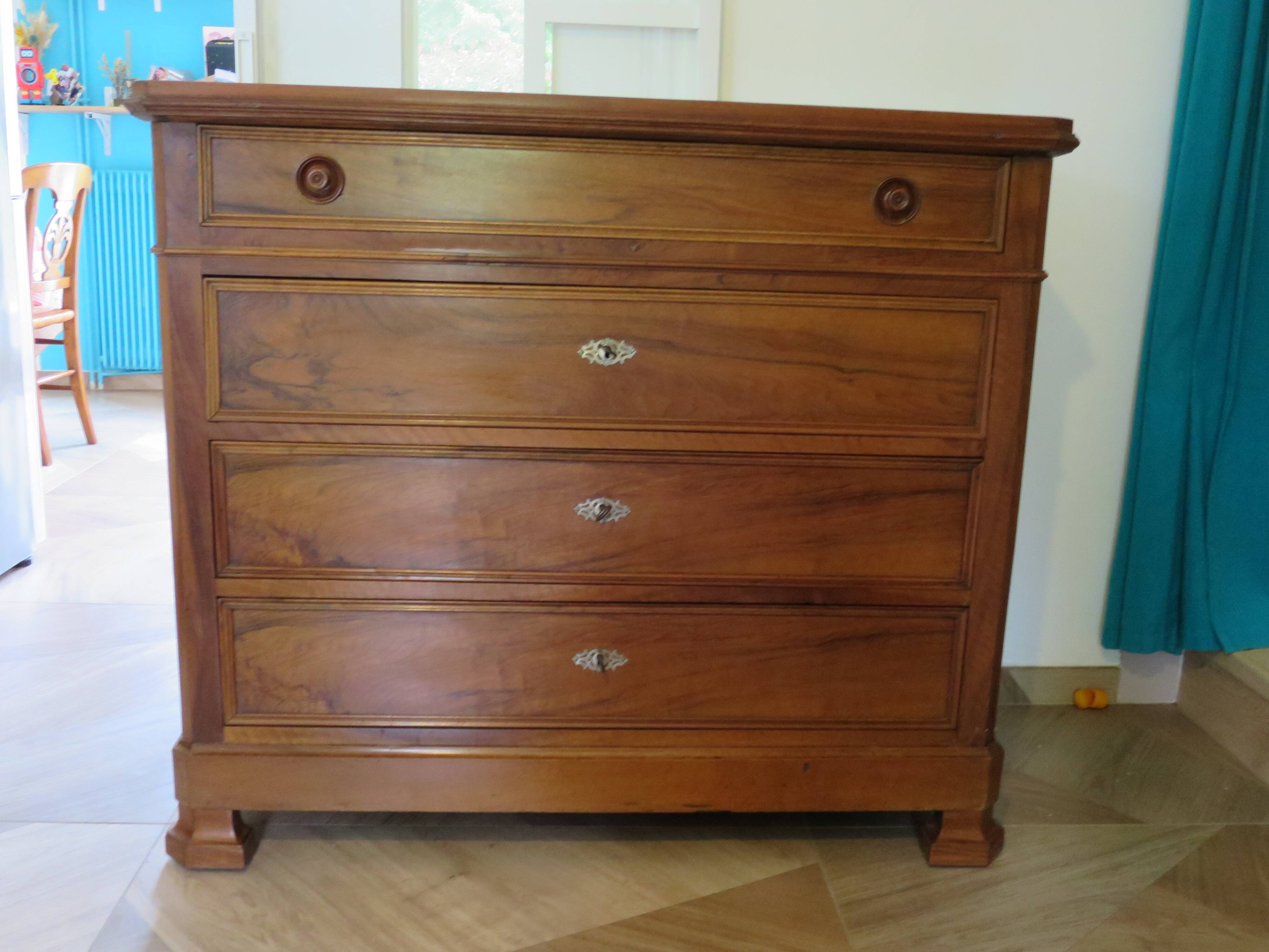 Rare - Pretty old chest of drawers with 4 drawers and 3 locks - In walnut - 1930