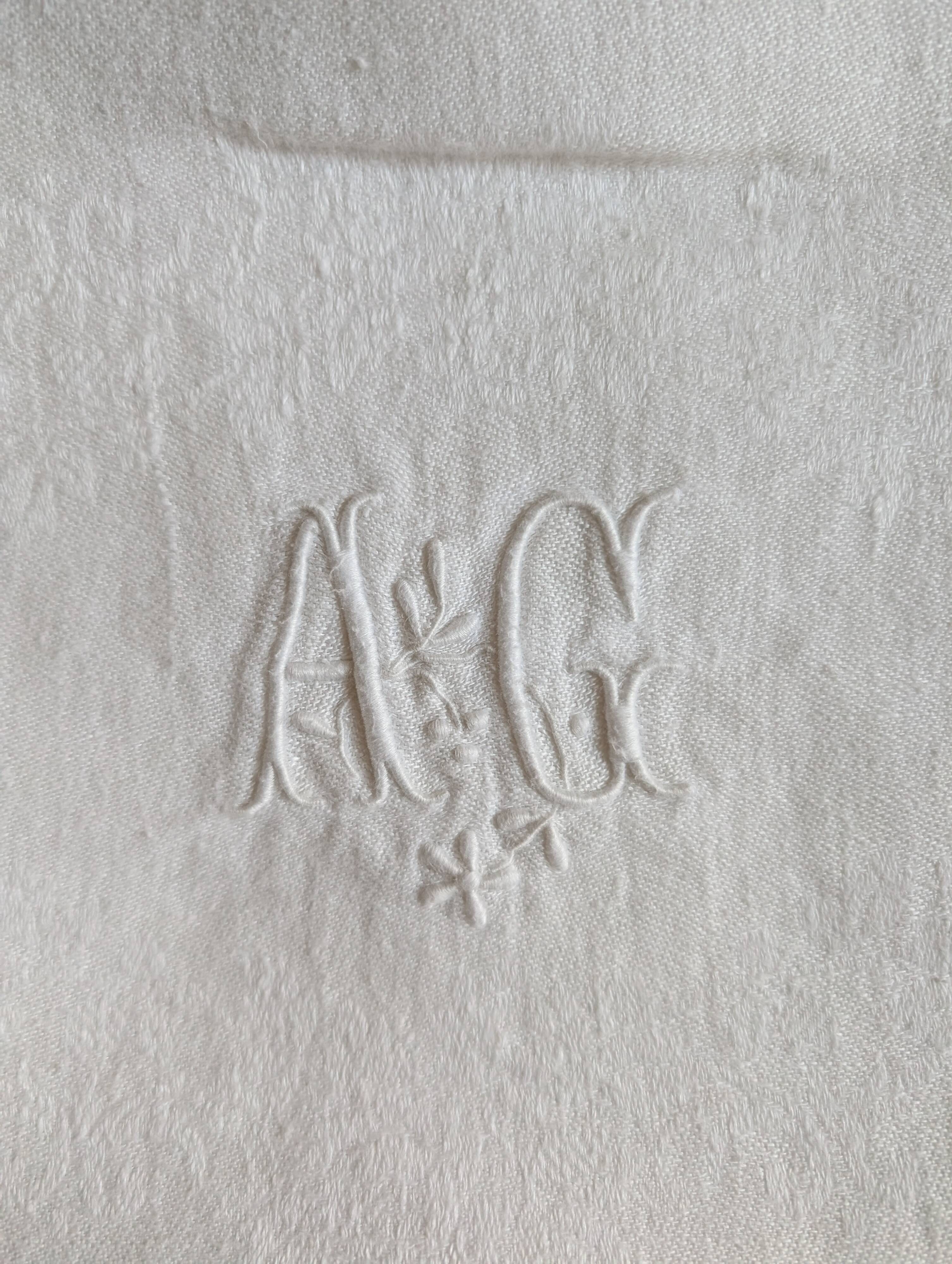 Set of 12 embroidered initial napkins - AG