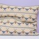 Coussin vintage beige brodé motif bleu