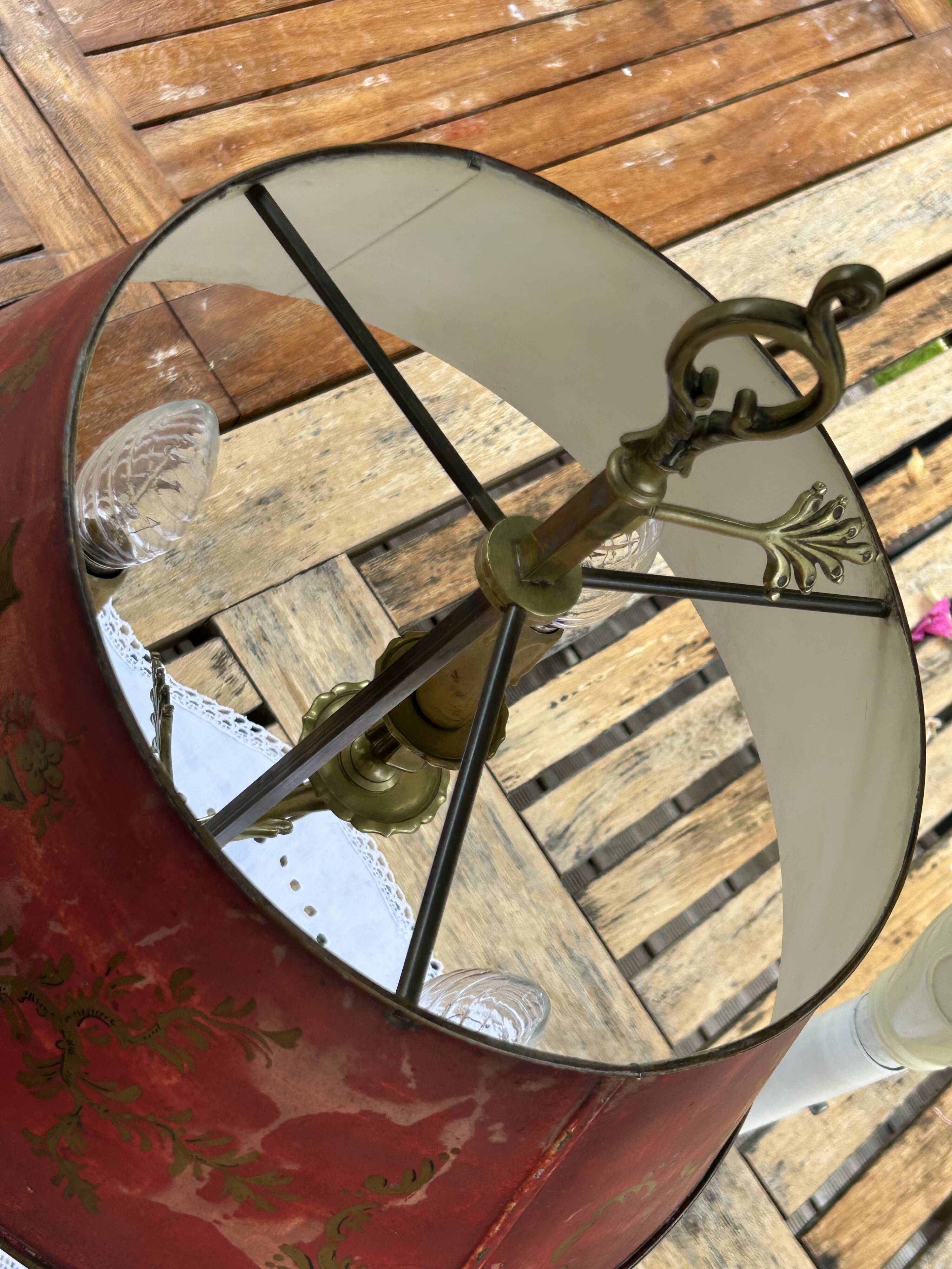 Bronze-gilt bouillotte lamp XIXth century with a tin shade featuring Japonese decoration.