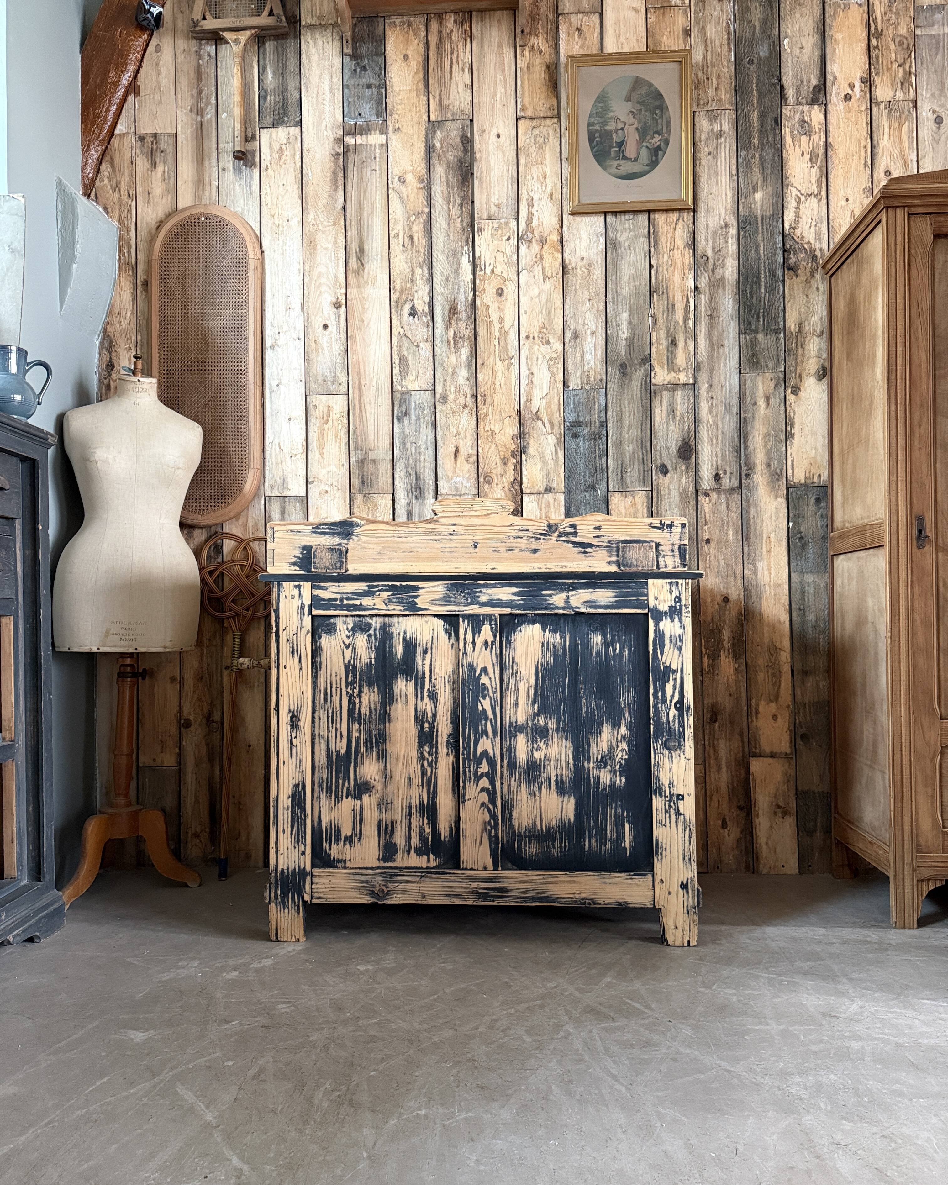 English pine chest of drawers