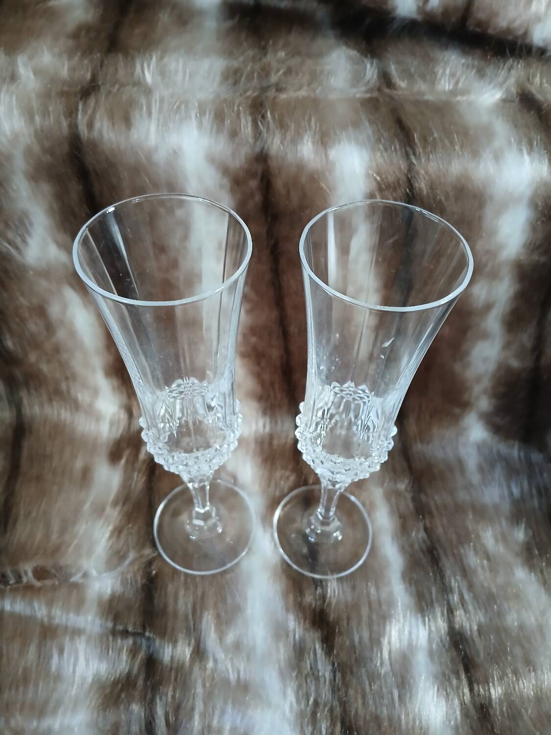 2 crystal champagne flutes