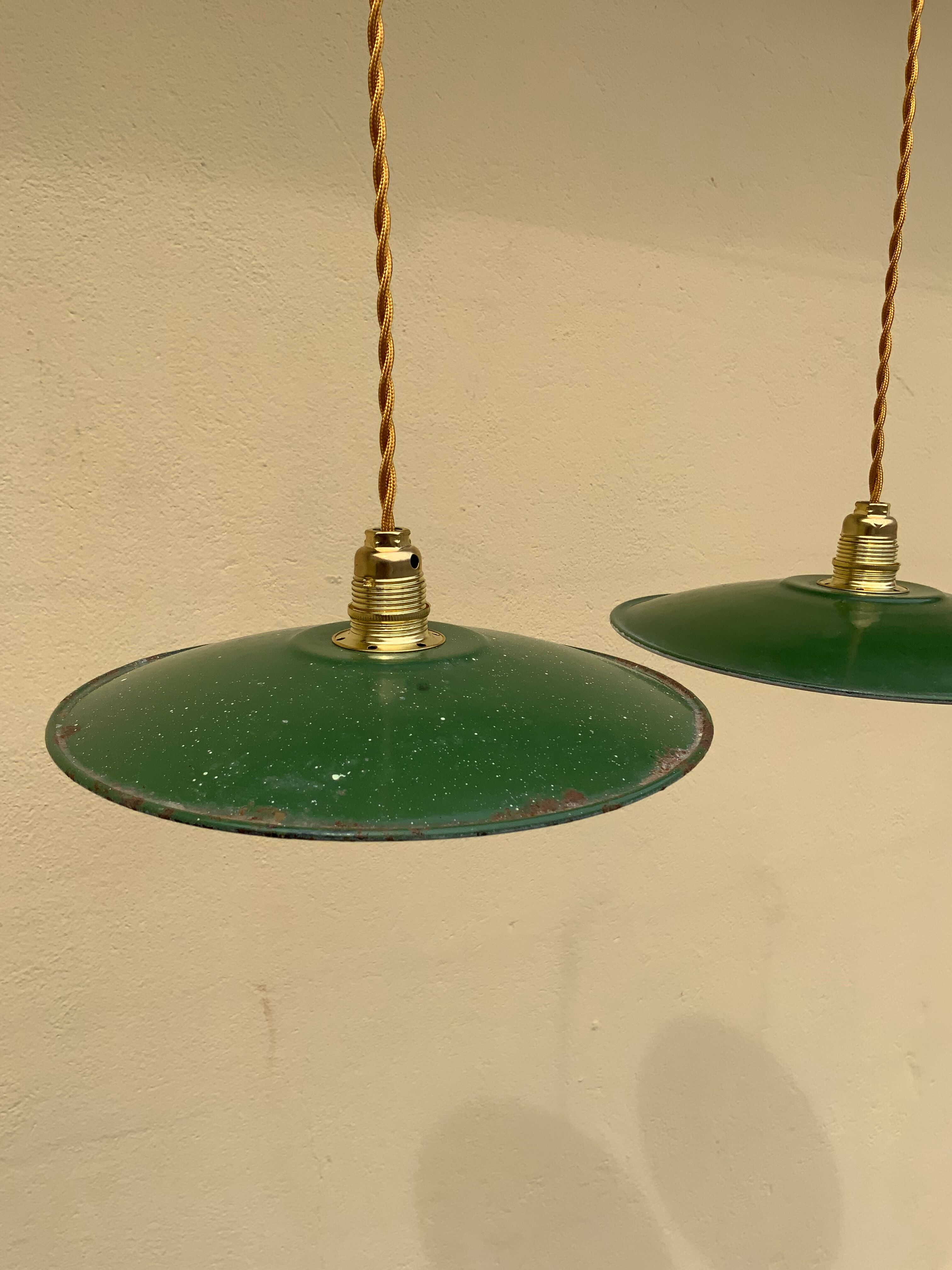 Vintage suspension duo in enamelled sheet metal style indus green and white