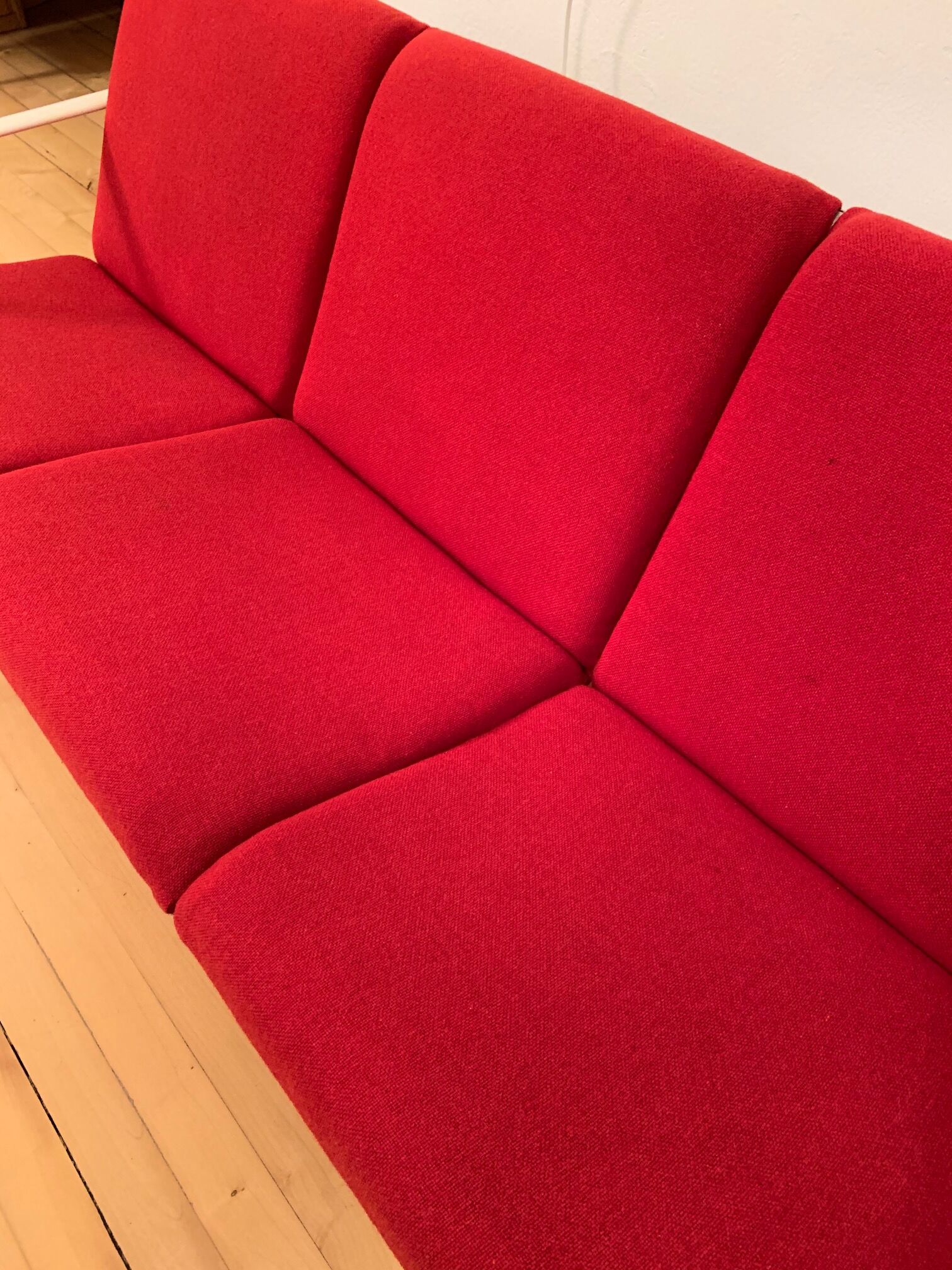 Designer sofa by Bruce Hannah and Andrew Morrison, Knoll from the '70s