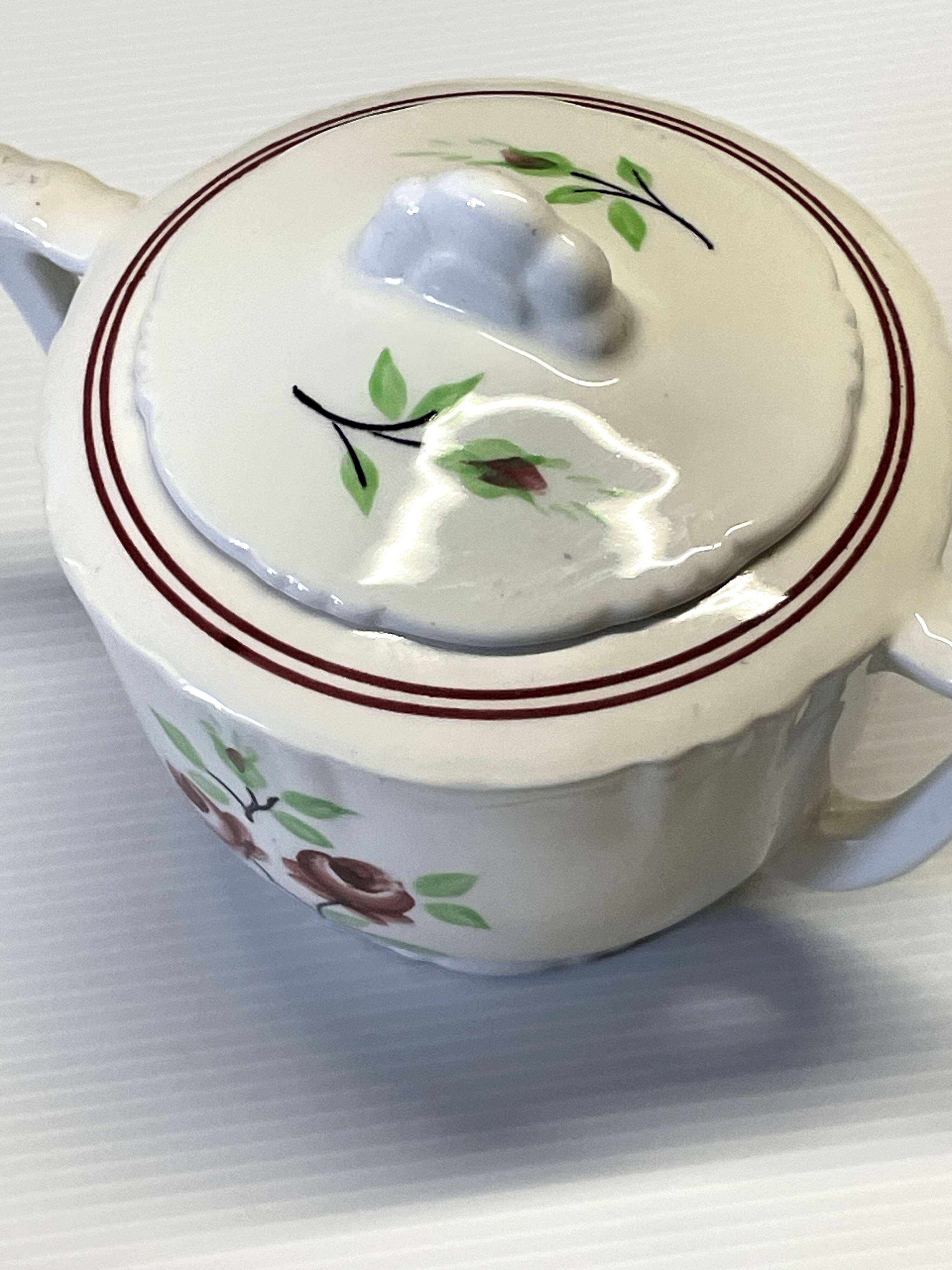Very nice sugar bowl from Moulin des Loups in very good condition.