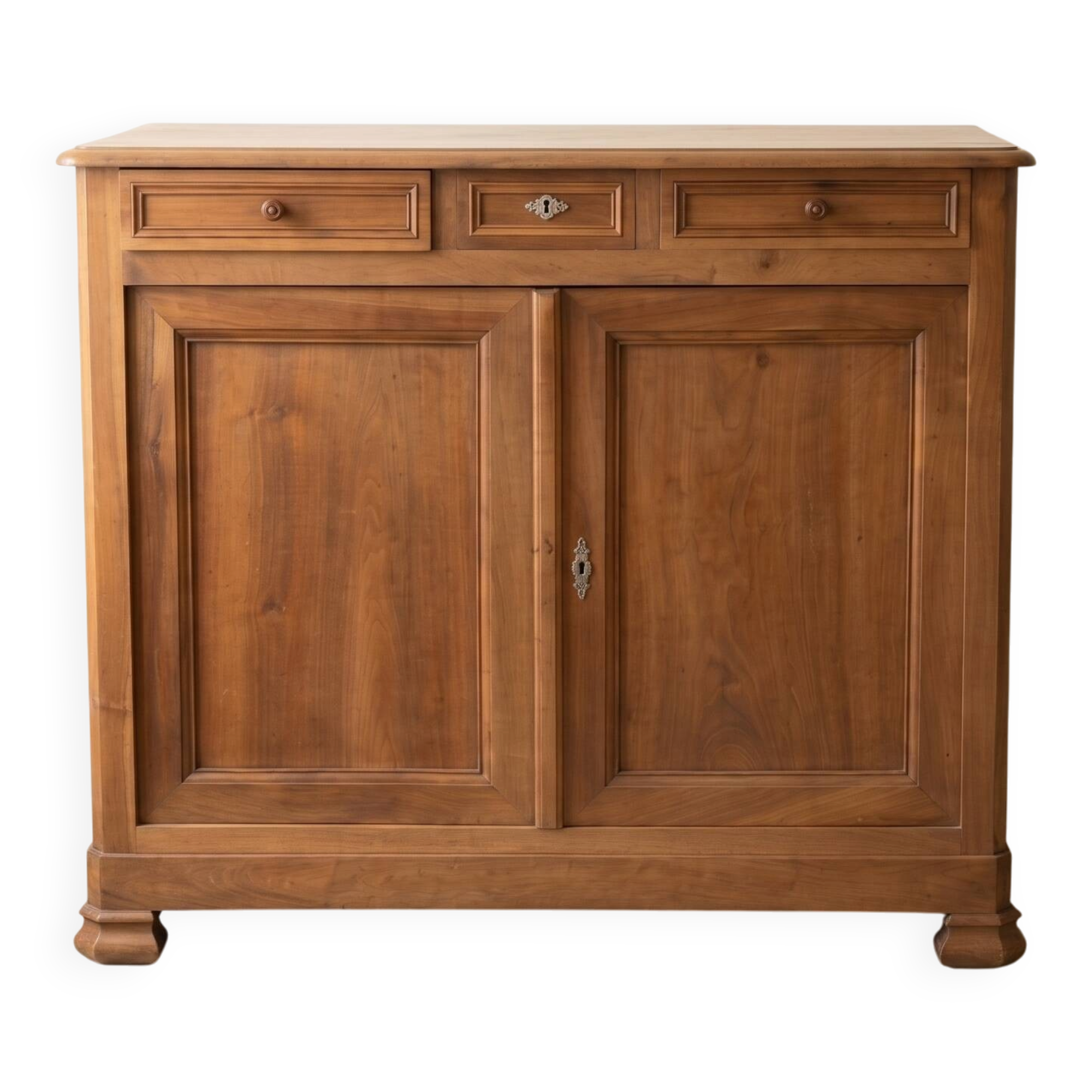 Wooden chest of drawers