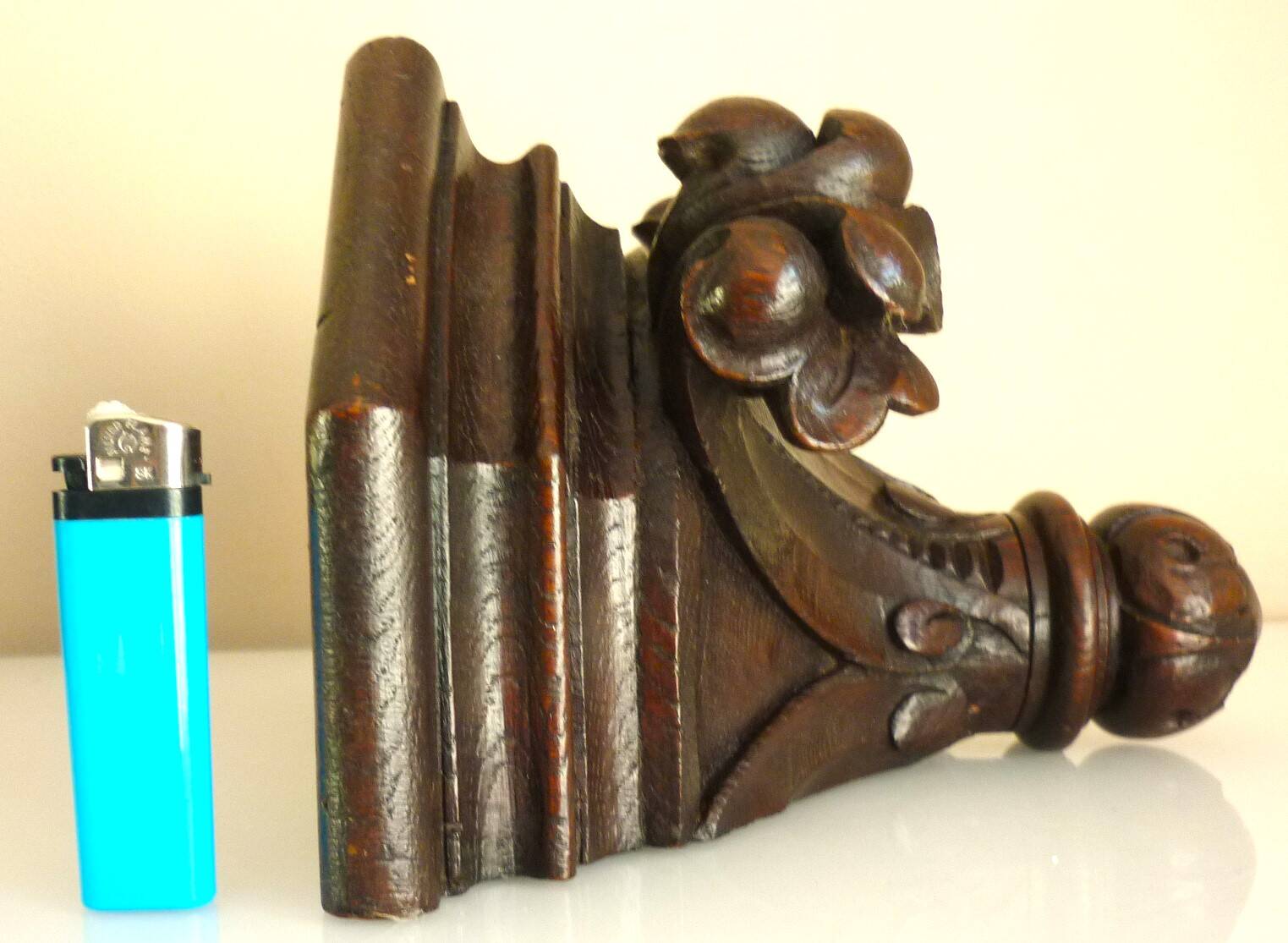 Etagère, applique murale ancienne, bois sculpté, porte statue