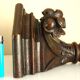 Etagère, applique murale ancienne, bois sculpté, porte statue
