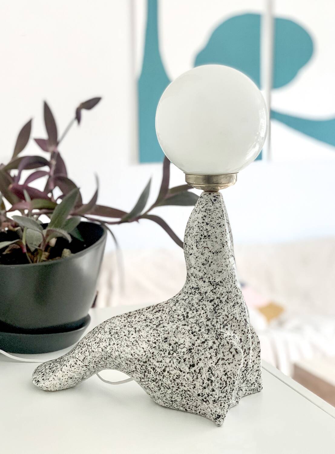 Large vintage seal lamp from the 60s-70s.