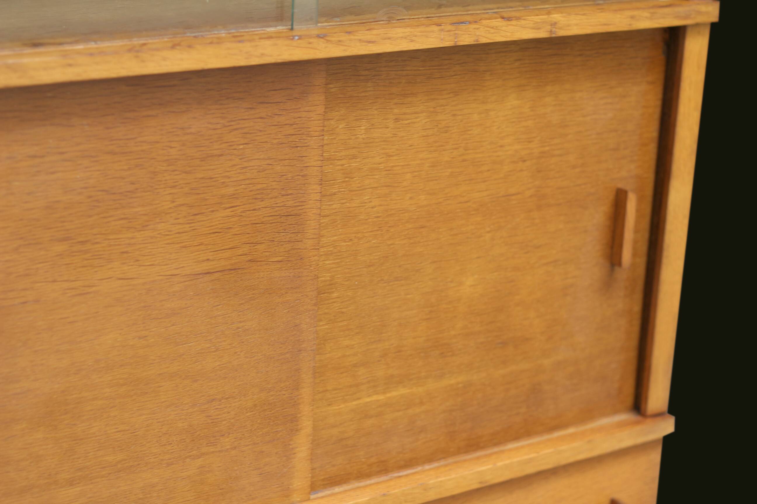 Adorable MD-type oak module from the 1950s.