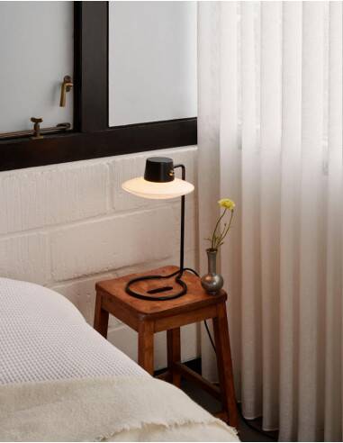 Louis Poulsen AJ Oxford table lamp