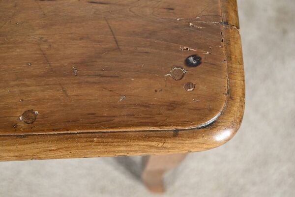 Table, bureau en noyer et merisier style Louis XV, début XIXème