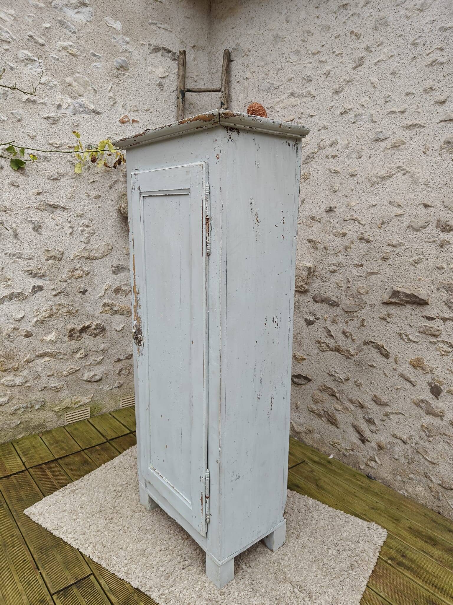 Old patinated bonnet maker