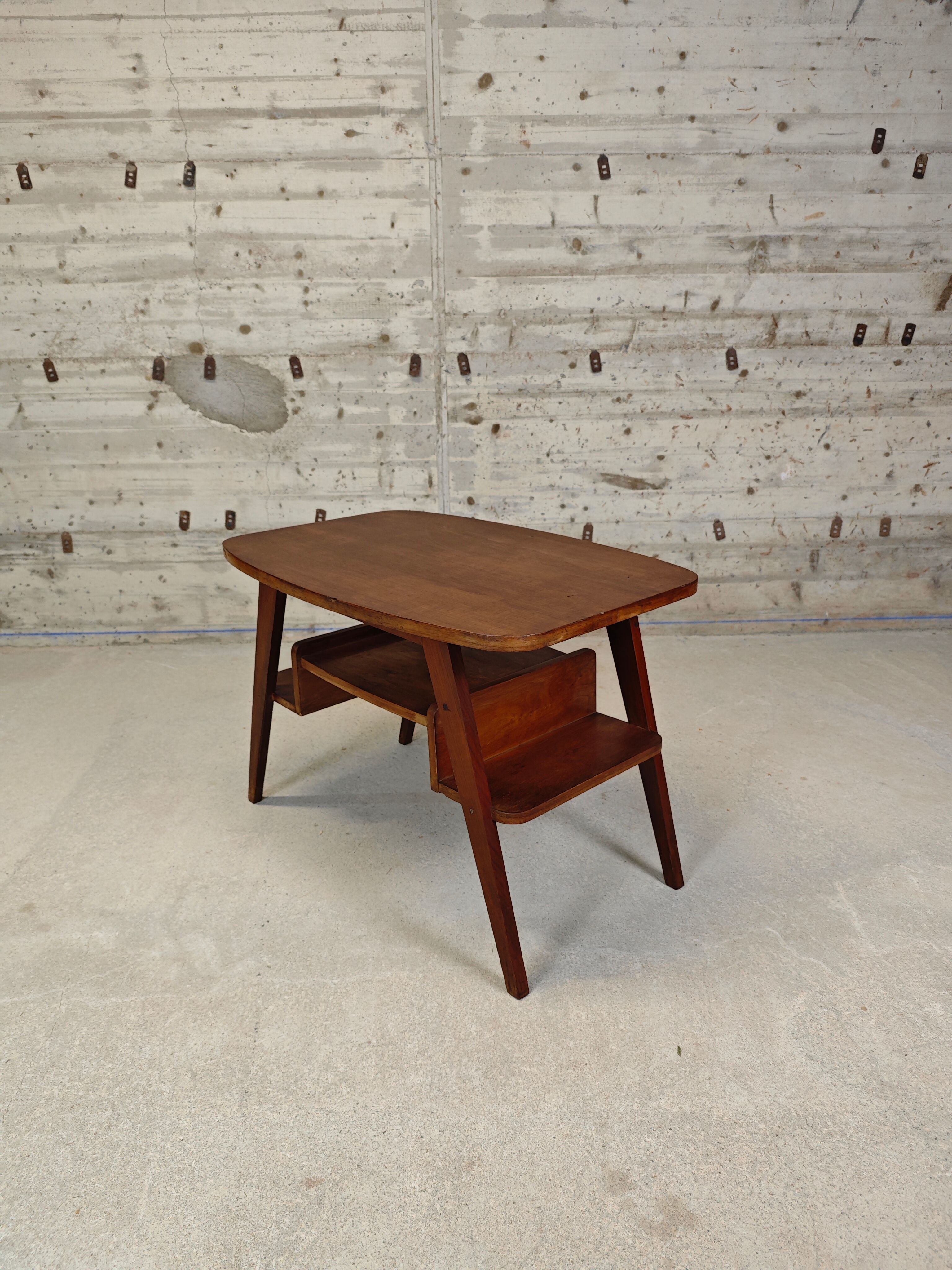 Vintage coffee table with tapered legs