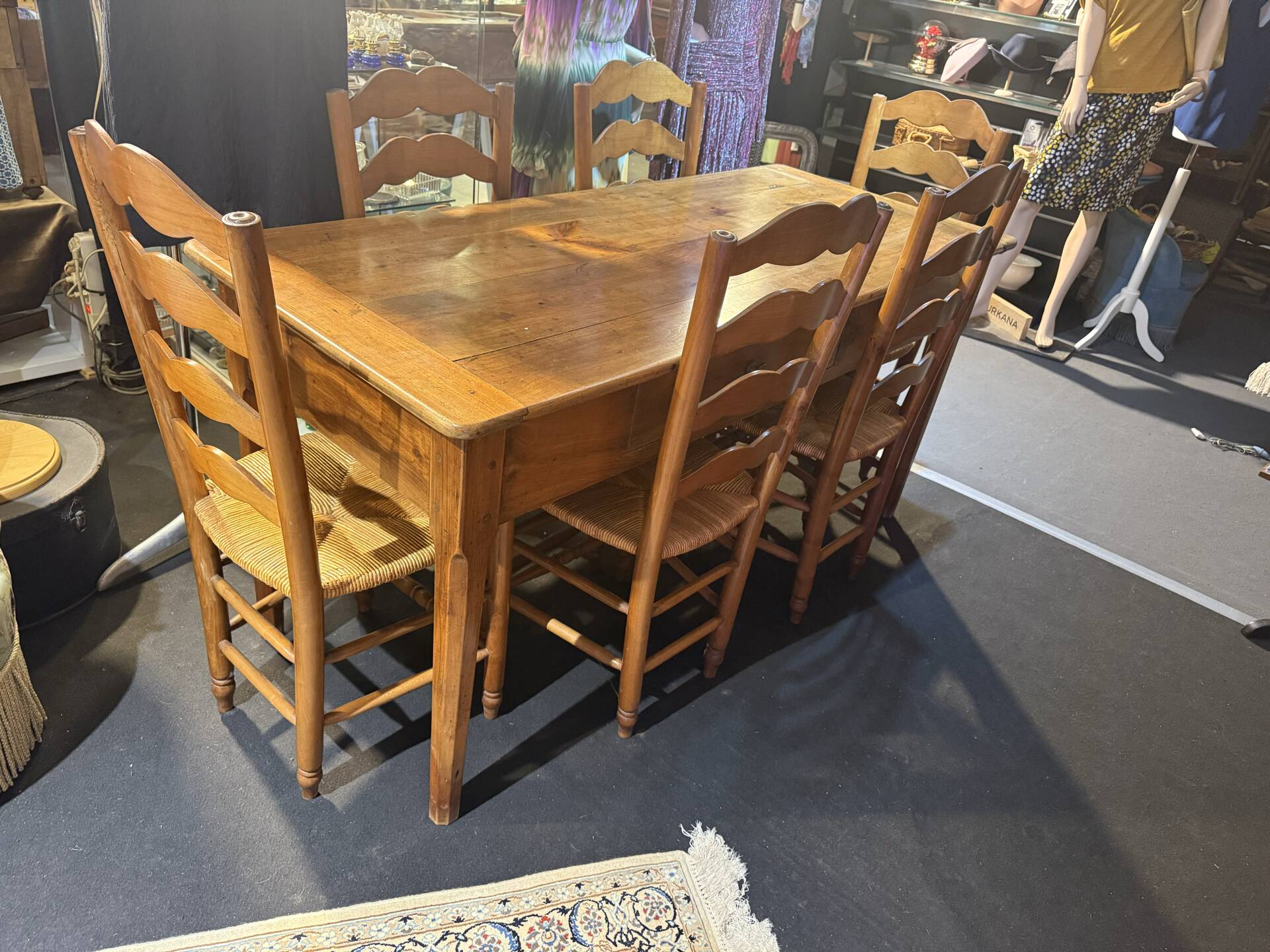 Farm table