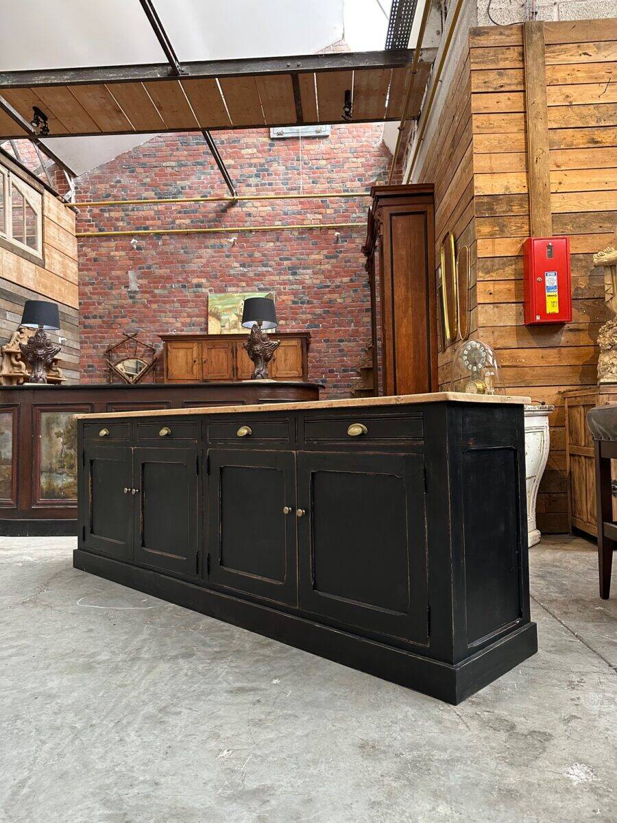 Enfilade with 4 doors from the early 20th century.