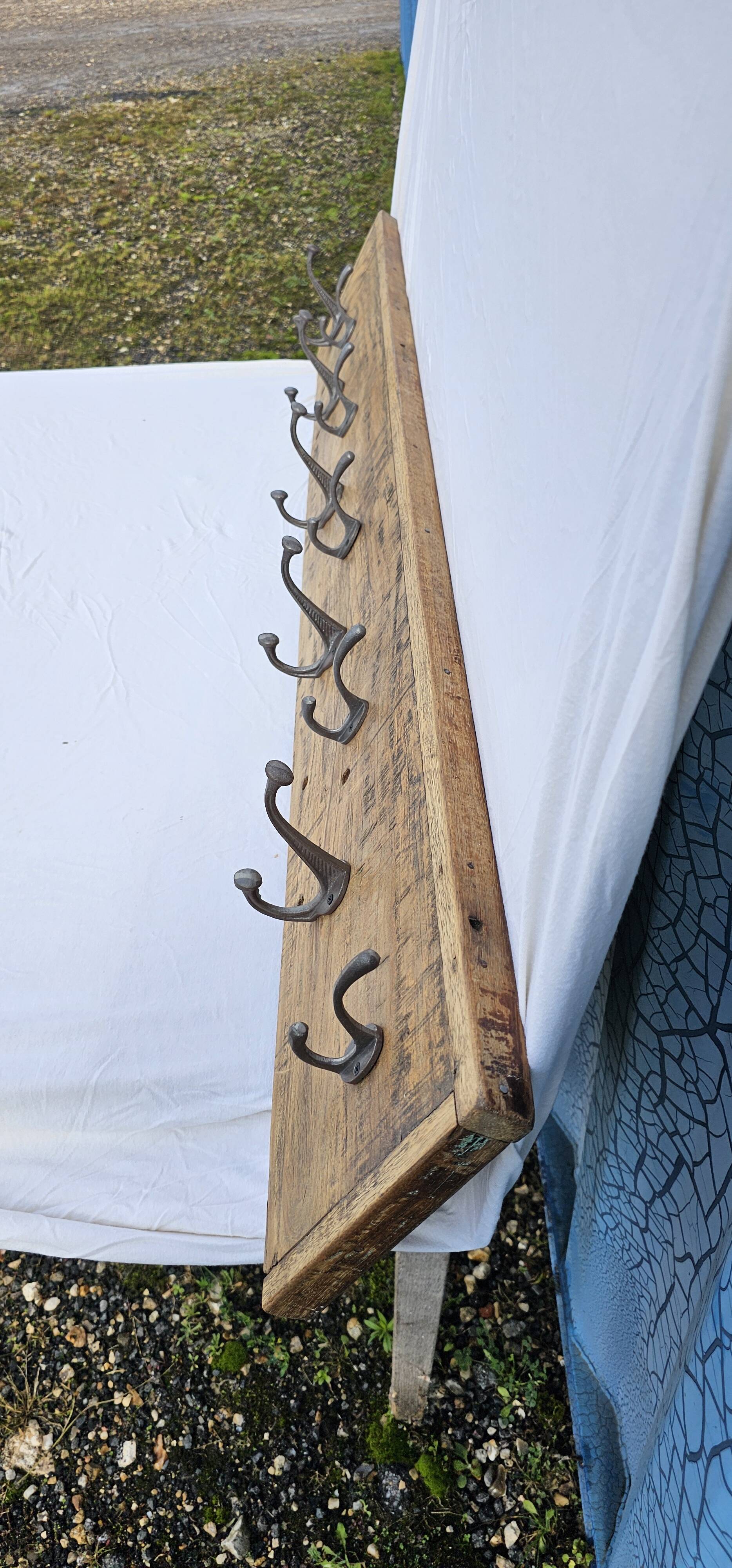 Teak coat rack with 10 double cast iron hooks
