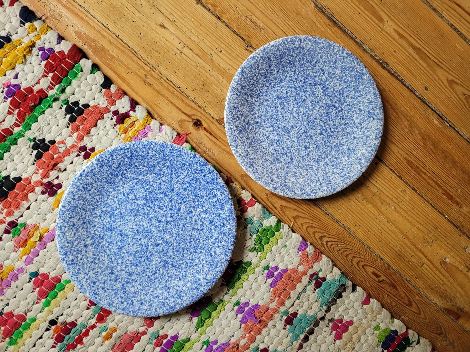 Lot de 2 assiettes à dessert mouchetées