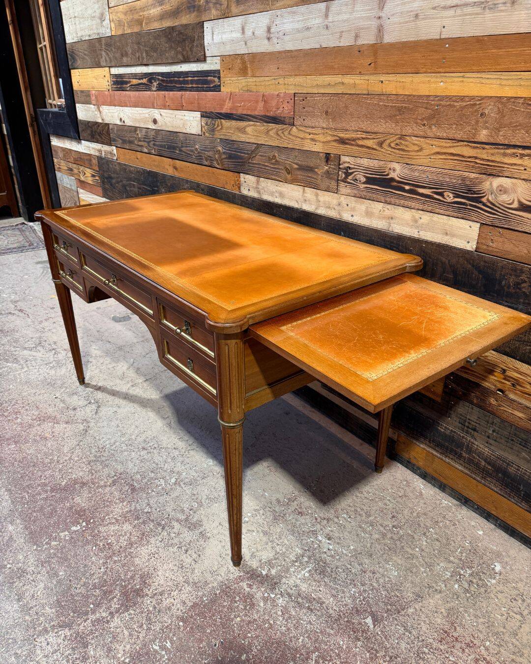 Louis XVI style desk - Walnut & Leather - 1970s