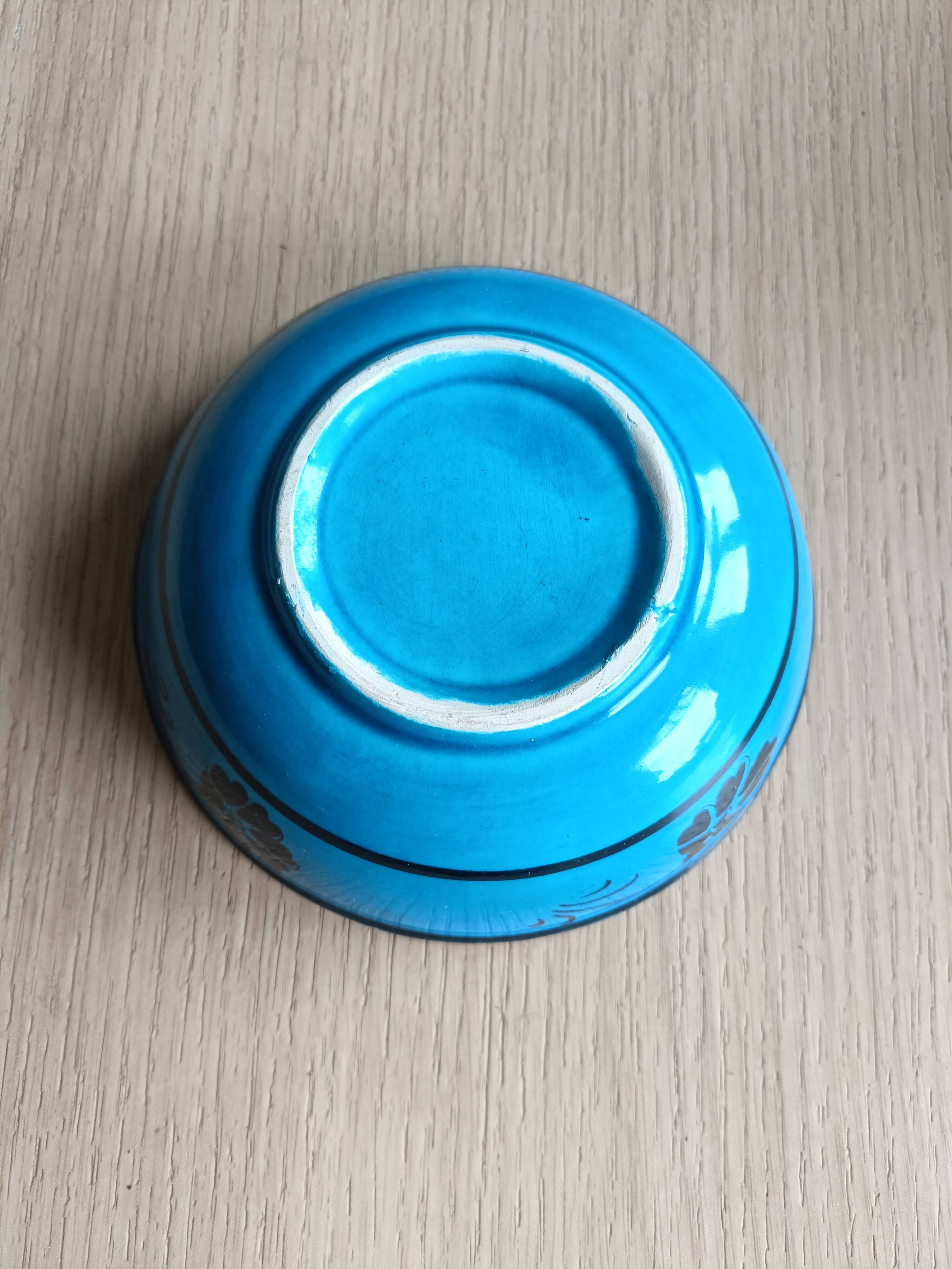 Blue earthenware bowl with floral decoration