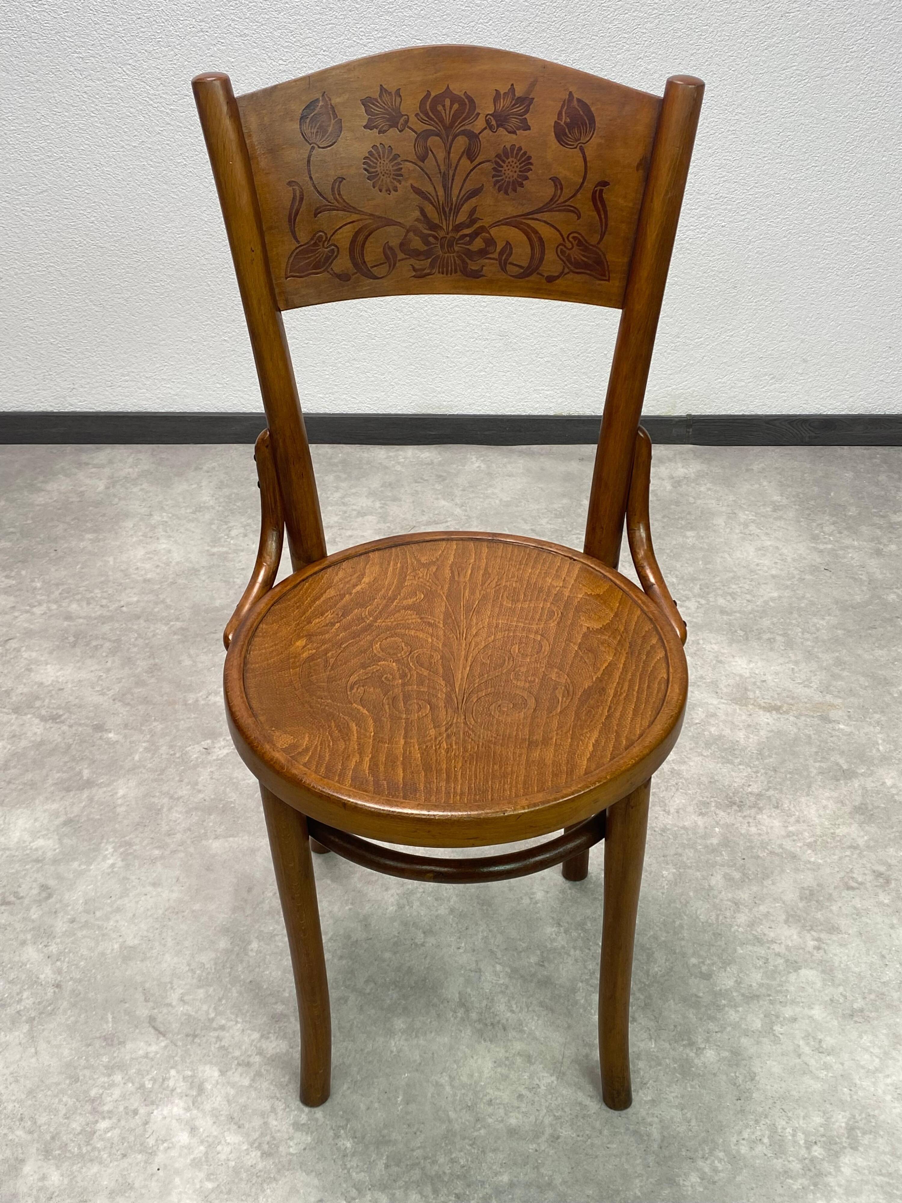 Set of 4 dining chairs by Thonet Mundus