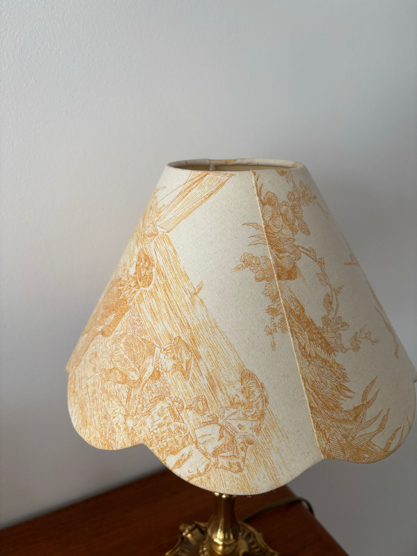 Antique brass lamp - bronze lampshade with toile de Jouy – Vintage lamp