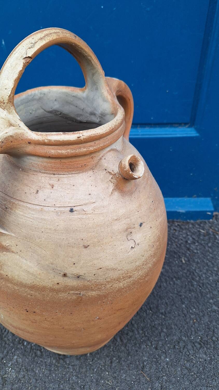 Cruche à eau en terre cuite