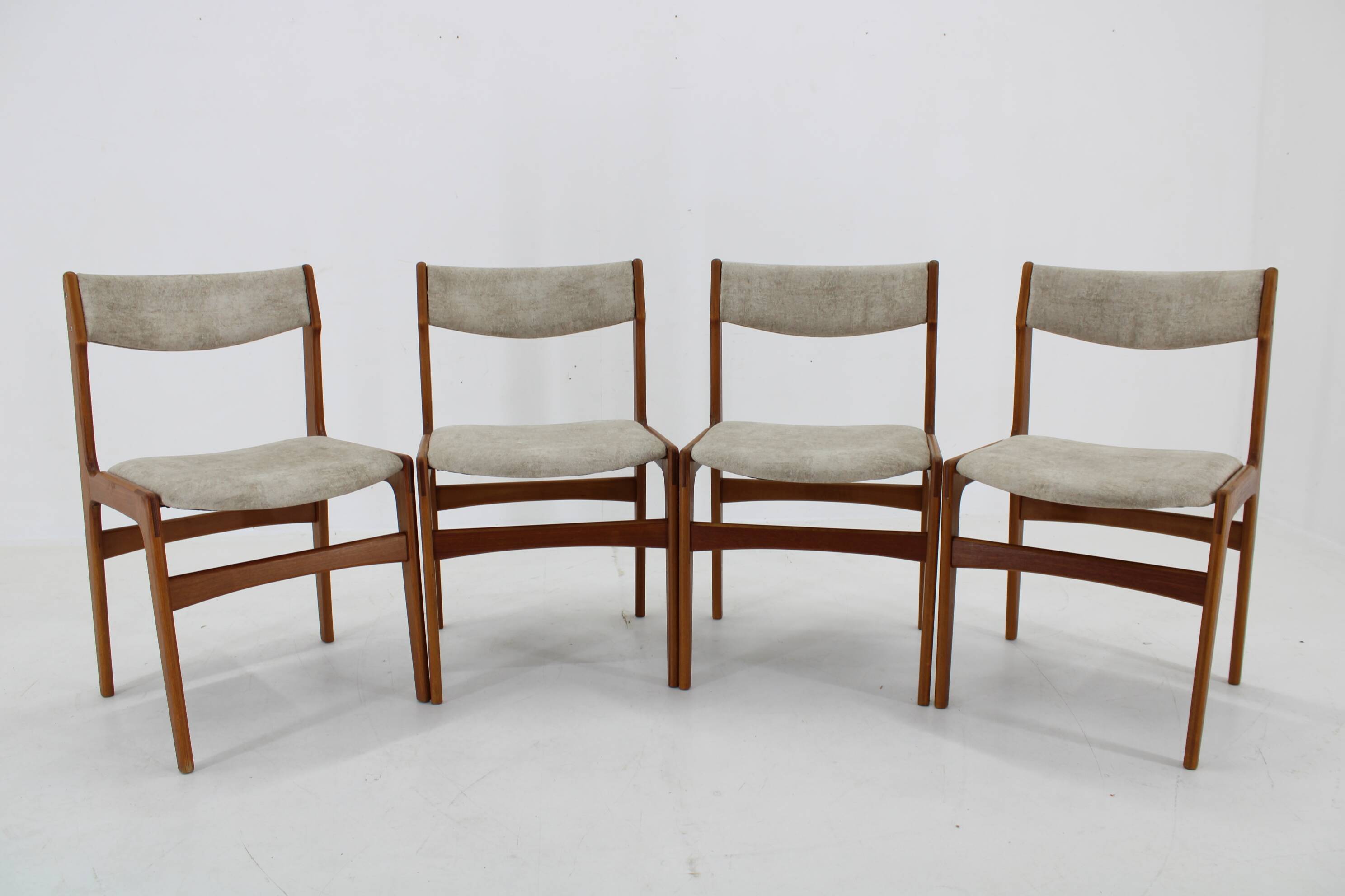Ensemble de 4 chaises à manger danoises en teck des années 1960, restaurées