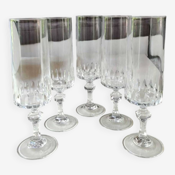 Lot 5 Flûtes à Champagne/Modèle Vendôme, Cristal d Arques. Motifs pointes de diamant. Haut 18 cm