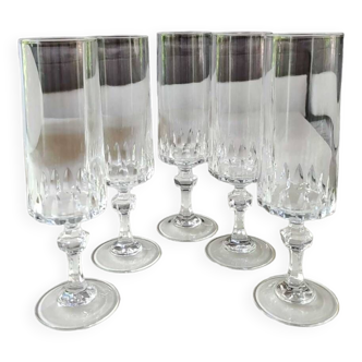 Lot 5 Champagne Flutes/Vendôme Model, Cristal d’Arques. Diamond point patterns. High 18 cm