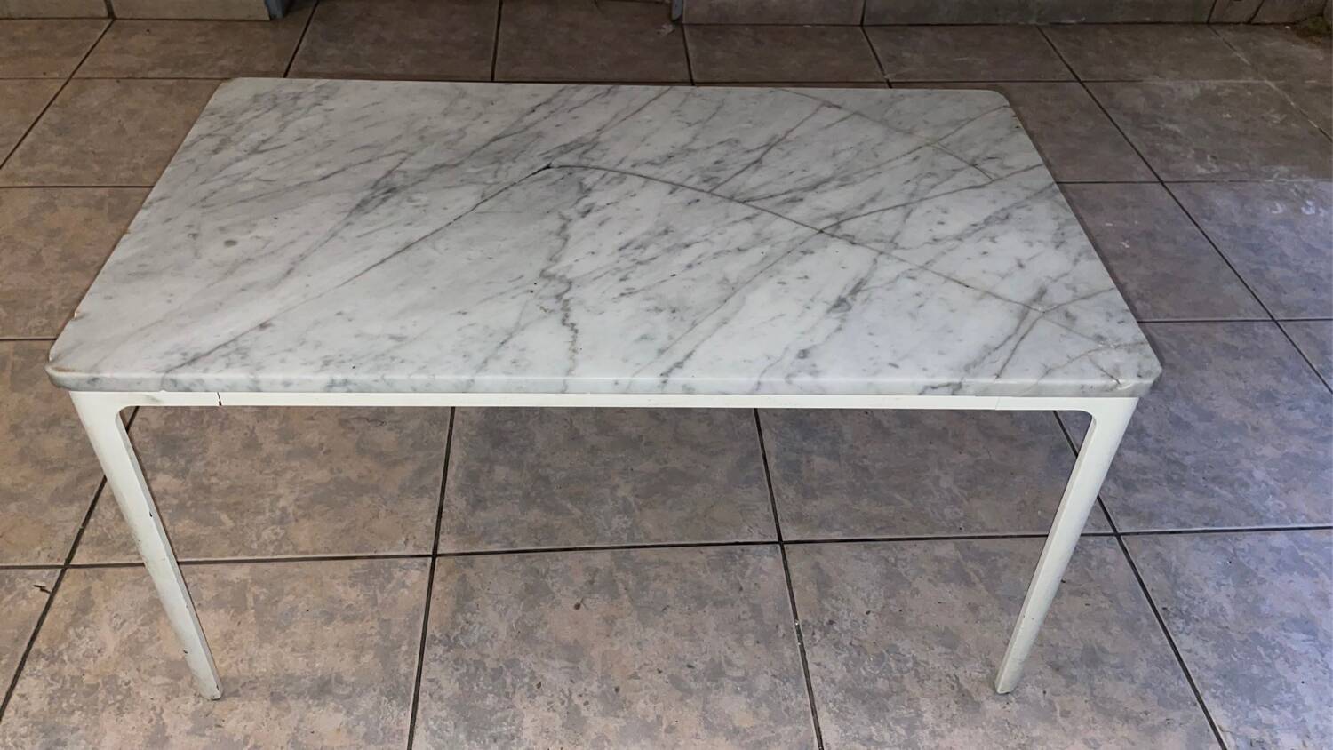 White marble base table
