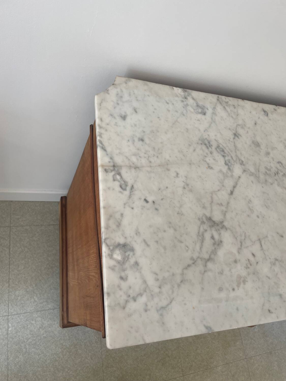 Sandblasted chest of drawers with white marble top