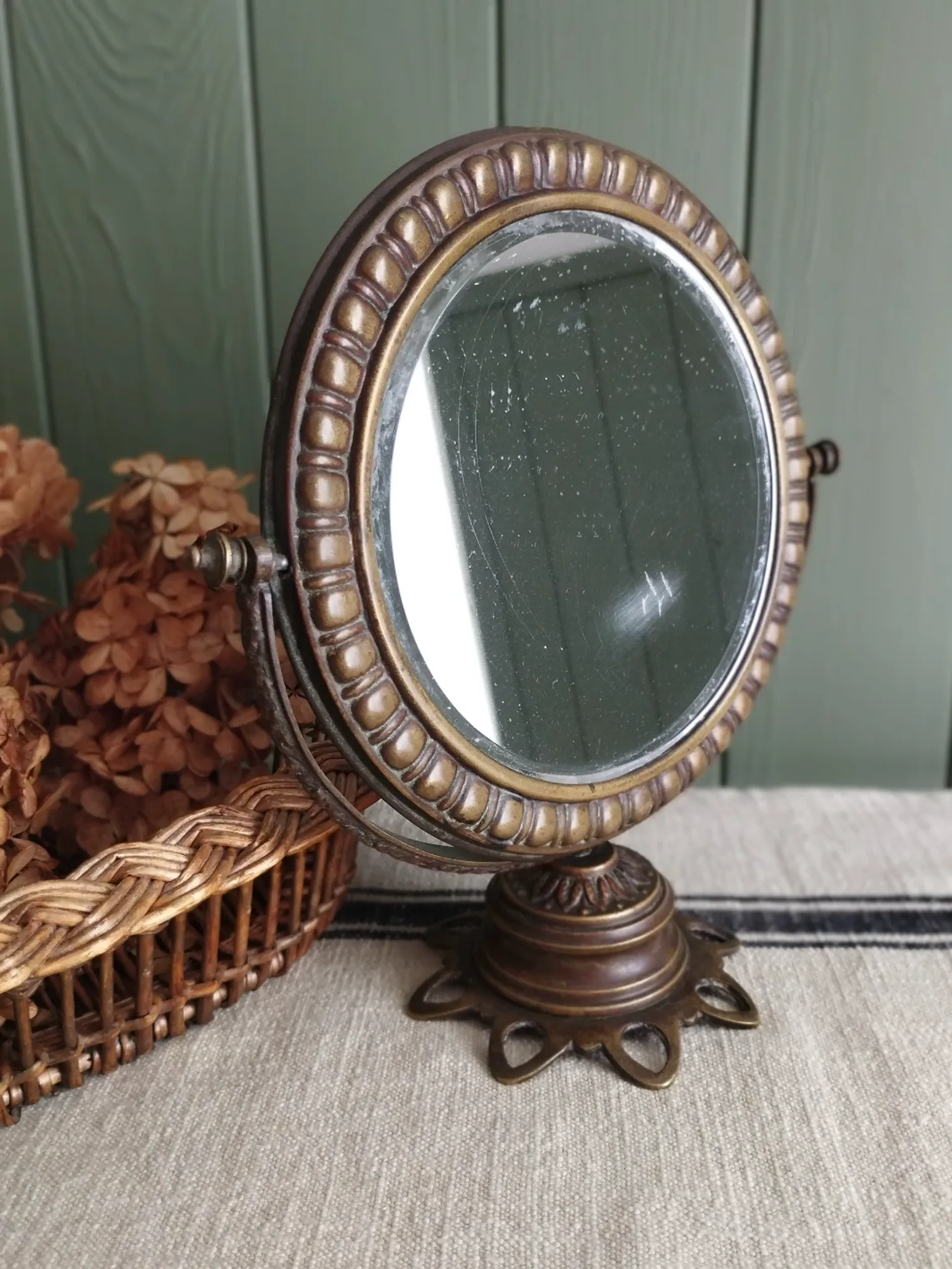 Small tabletop psyché mirror in brass