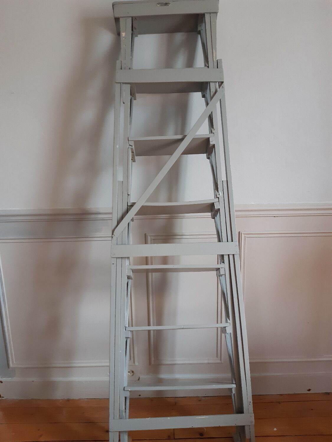 Stepladder of ancient painter