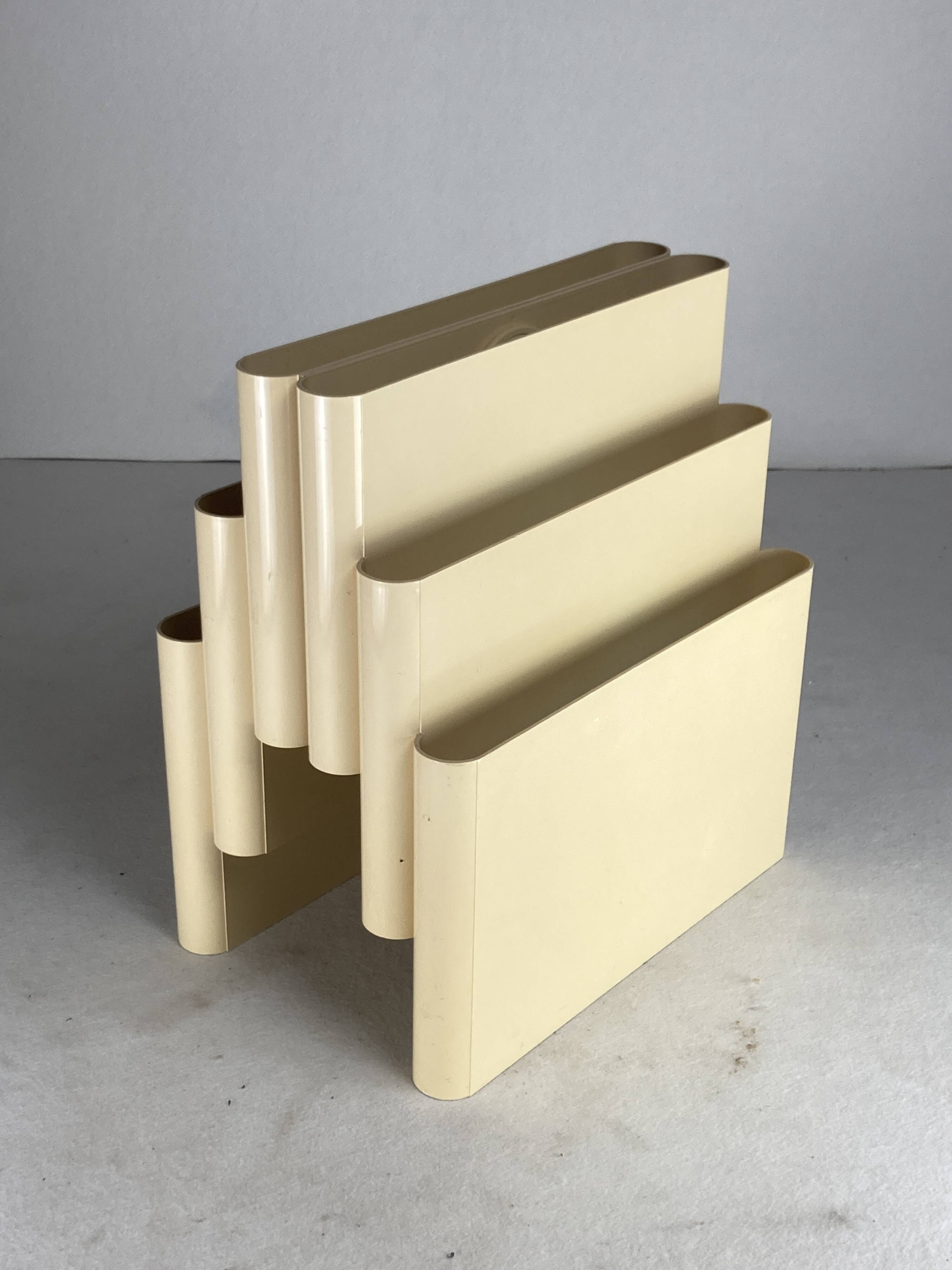 Porte-revues beige blanc cassé par Giotto Stoppino pour Kartell, Italie 1970